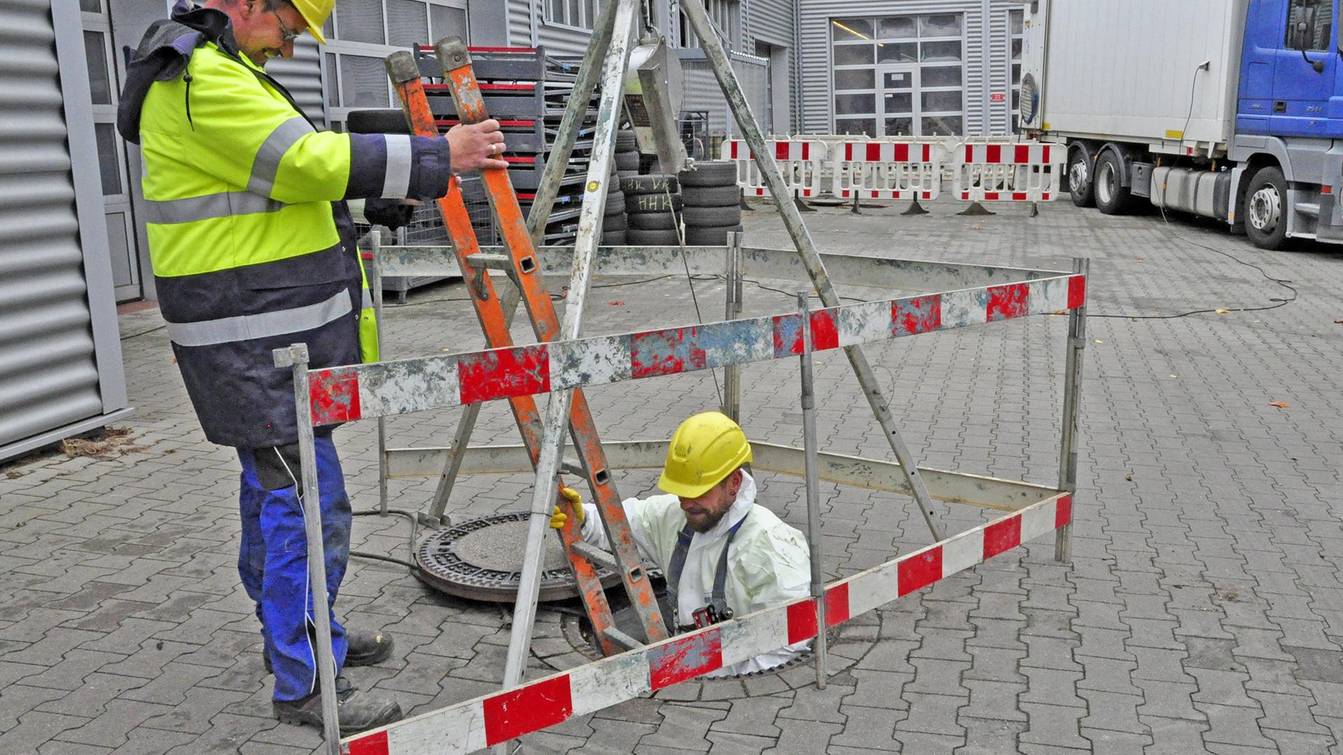 Absteigen-Slider Esders Kanalsanierung - Absteigen Slider
