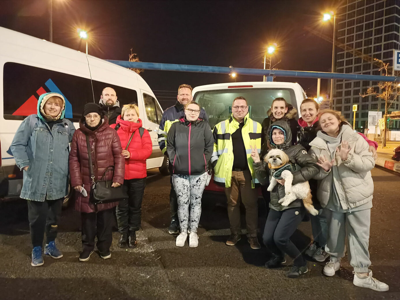 Esders Hilfskonvoi für die Ukraine bei Nacht