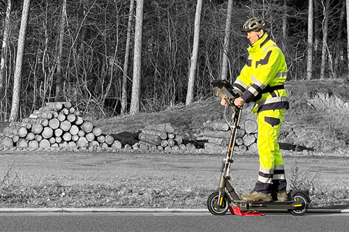 E-Scooter und Laser HUNTER gas leak detector