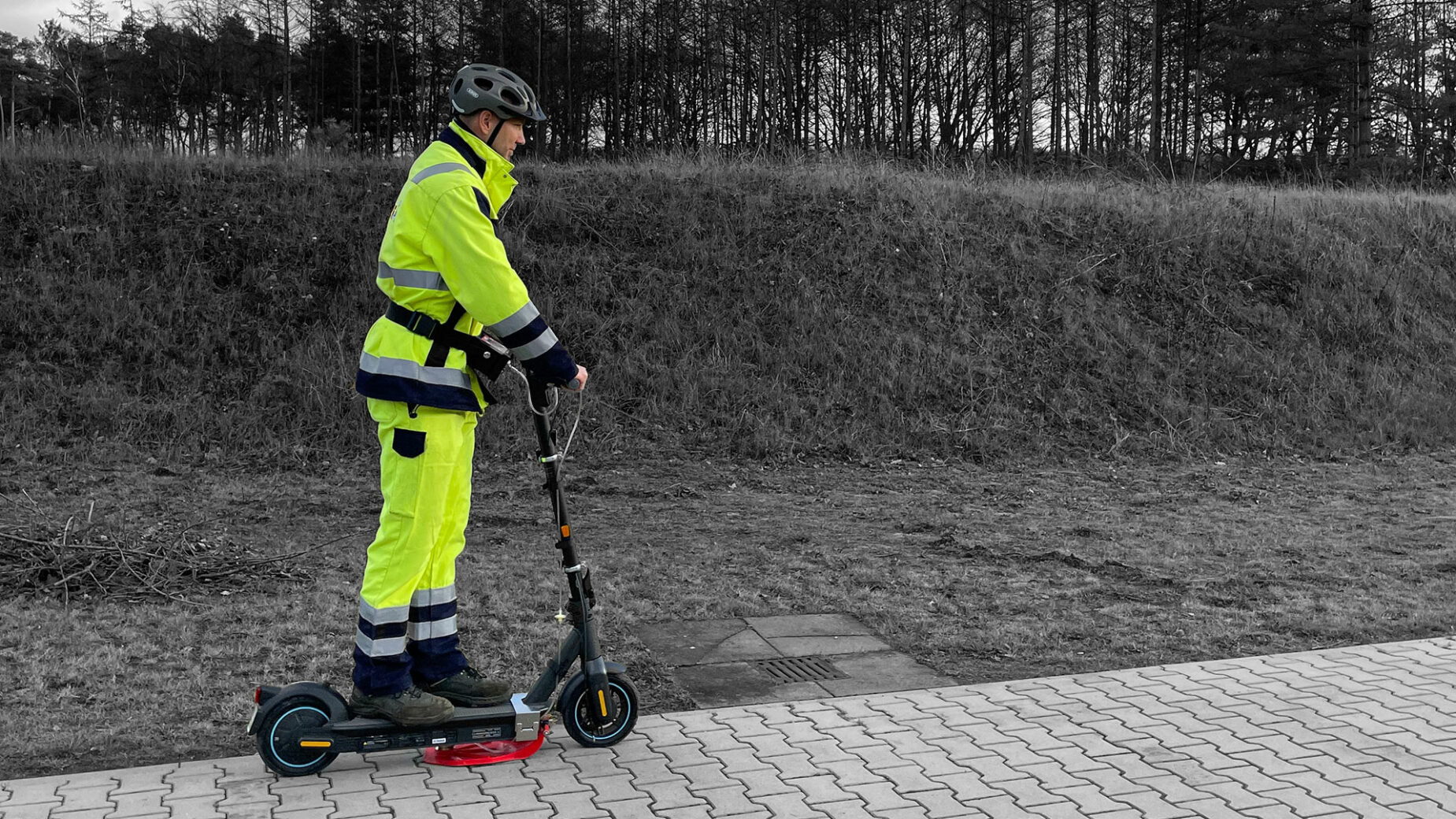 Nutzung des E-Scooters für die Gaslecksuche auf Gehwegen